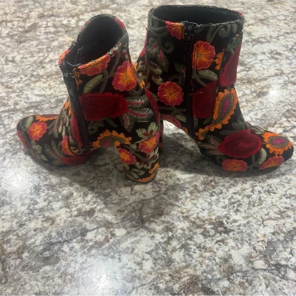 Vtg 90s Y2K Floral and Paisley Embroidered Black Boots sz 6 By Wild Diva - Picture 3 of 7